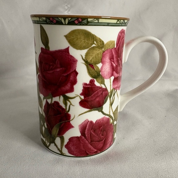 Royal Bone China “ Roses” mug - Picture 6 of 8